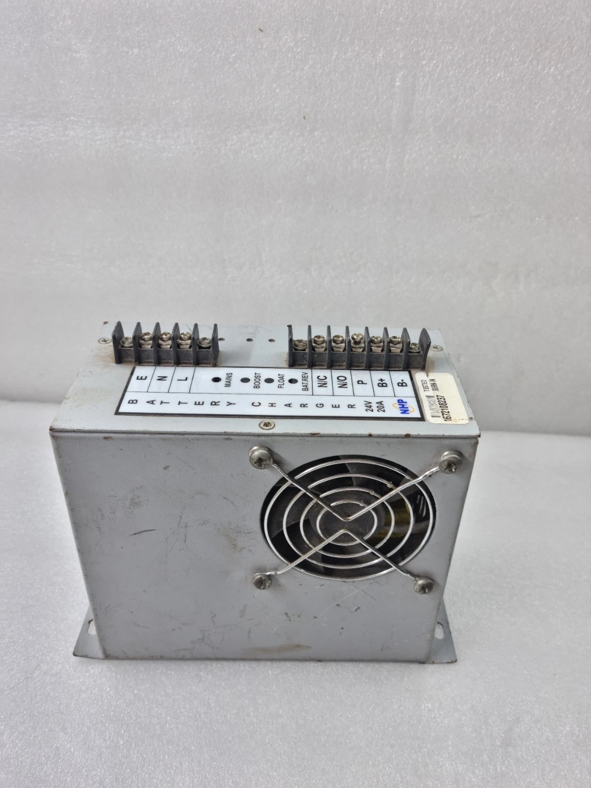 NHP BATTERY CHARGER 24V 20A (FAULTY)